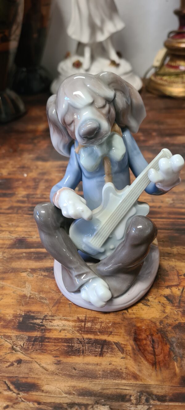 Cane Chitarrista Seduto Lladró