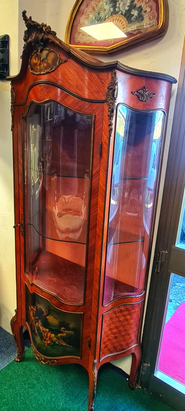 Vetrina in stile Luigi XV