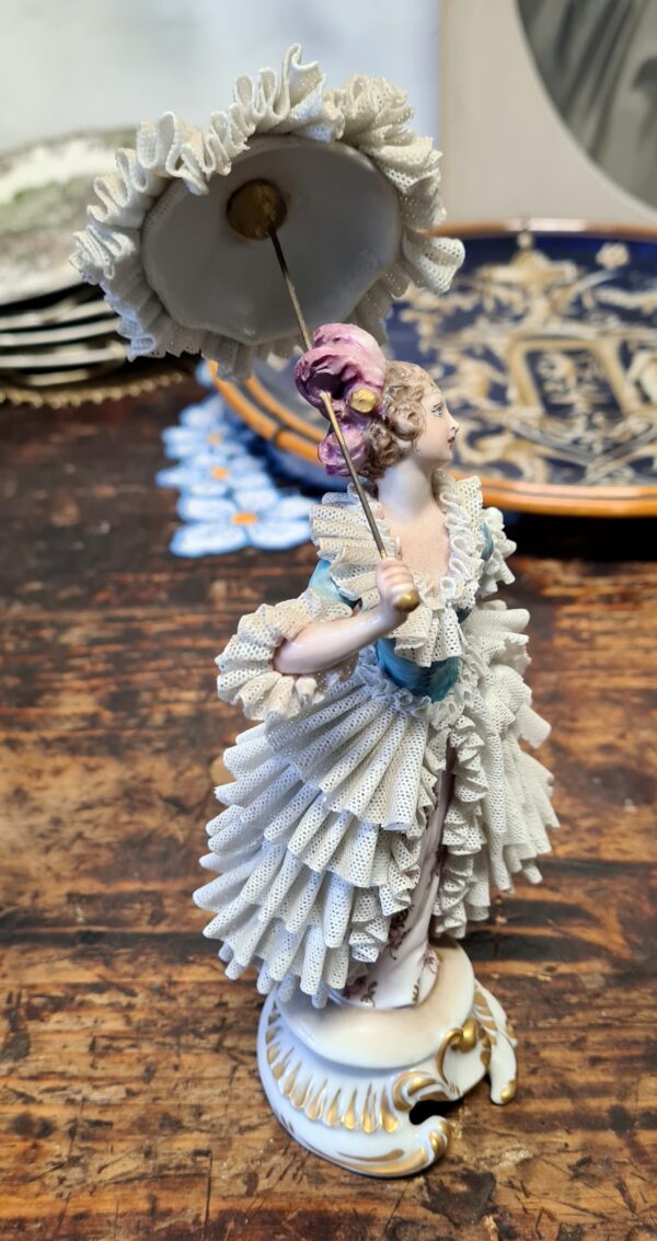 Capodimonte, Dama con Ombrellino - immagine 2