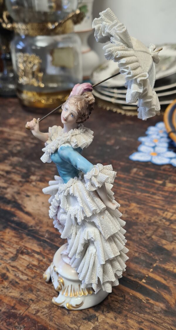 Capodimonte, Dama con Ombrellino - immagine 3