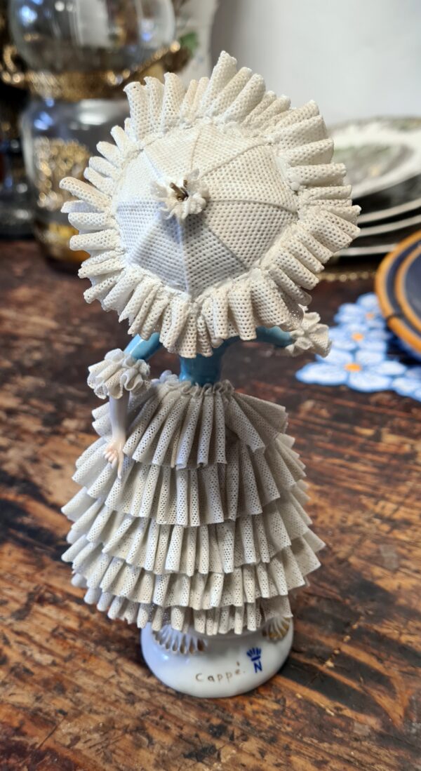 Capodimonte, Dama con Ombrellino - immagine 4